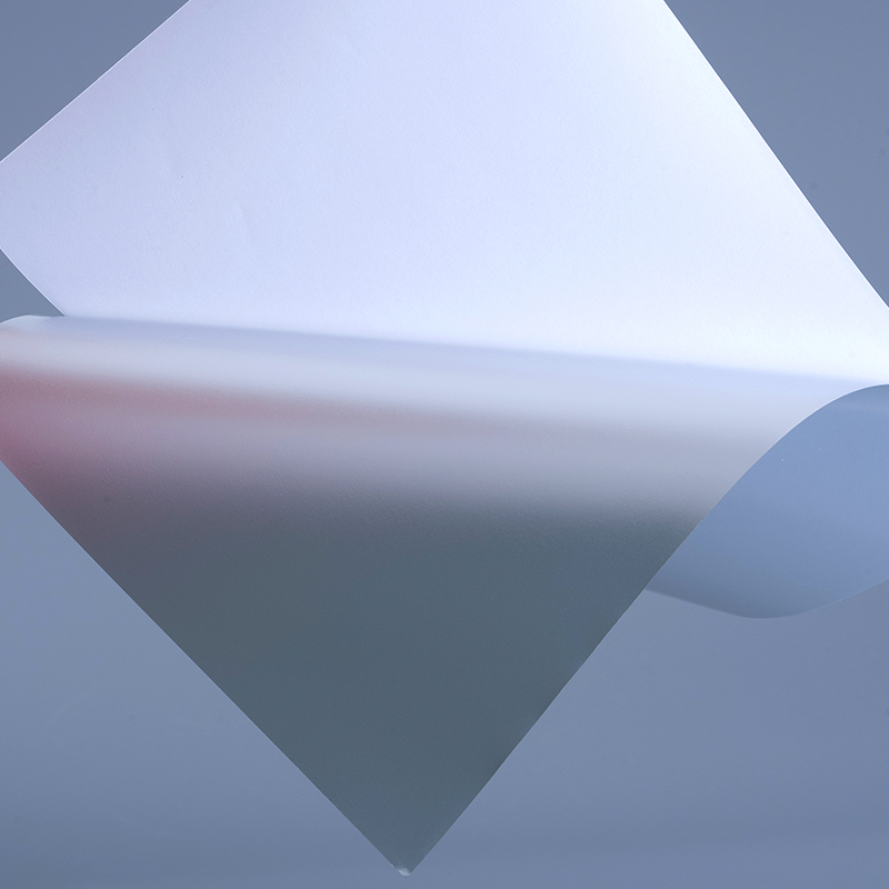 50 mic Matt Silver PET Label materiály Film s akrylovým lepidlom na vodnej báze pre UV atramentovú tlač