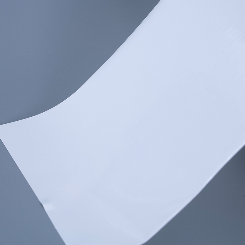 25 mic lesklý PET vinylový materiál štítkov s akrylovým lepidlom Jumbo kotúčom pre atramentovú tlač