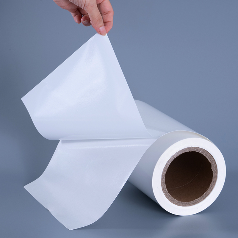 25 mic lesklý PET vinylový materiál štítkov s akrylovým lepidlom Jumbo kotúčom pre atramentovú tlač