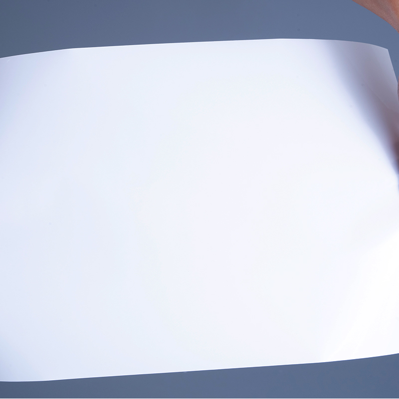 25 mic lesklý PET vinylový materiál štítkov s akrylovým lepidlom Jumbo kotúčom pre atramentovú tlač