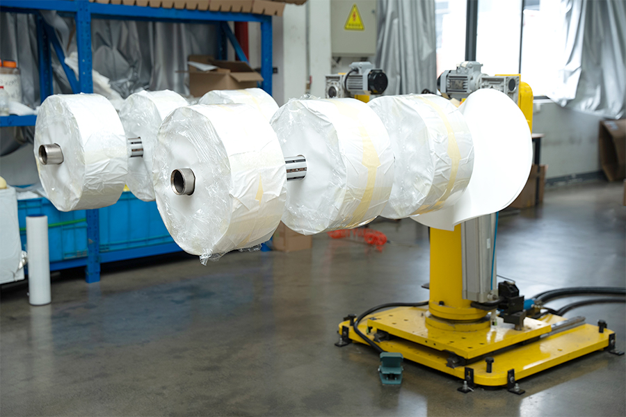 Samolepiaci atramentový materiál